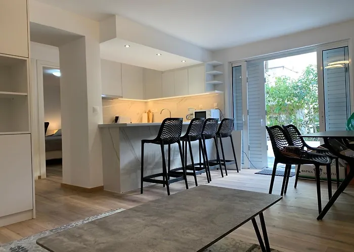 Livas Athens Voula Garden Bungalow
